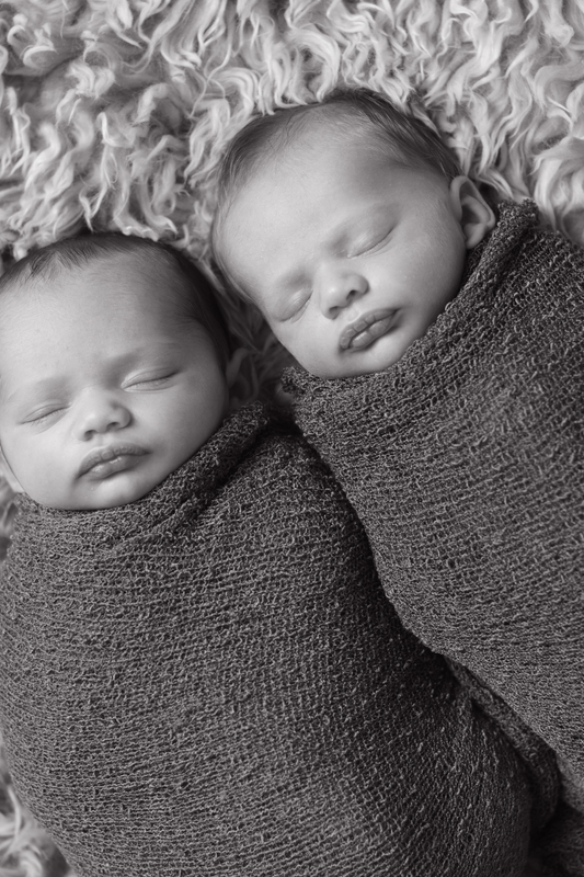 How to Get Newborn Twins Onto the Same Sleep Schedule in 7 Tips